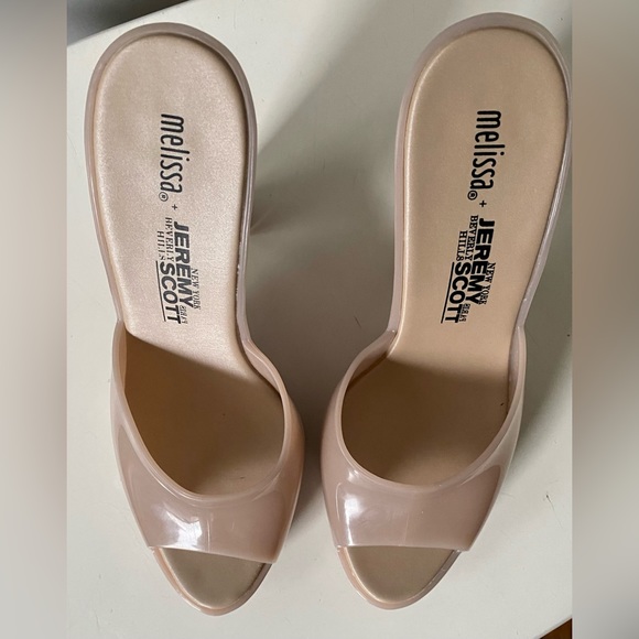 Melissa + Jeremy Scott Blow Up Inflatable Barbie Shoes. Sizes 7 and 9. NWOT. - Picture 7 of 8